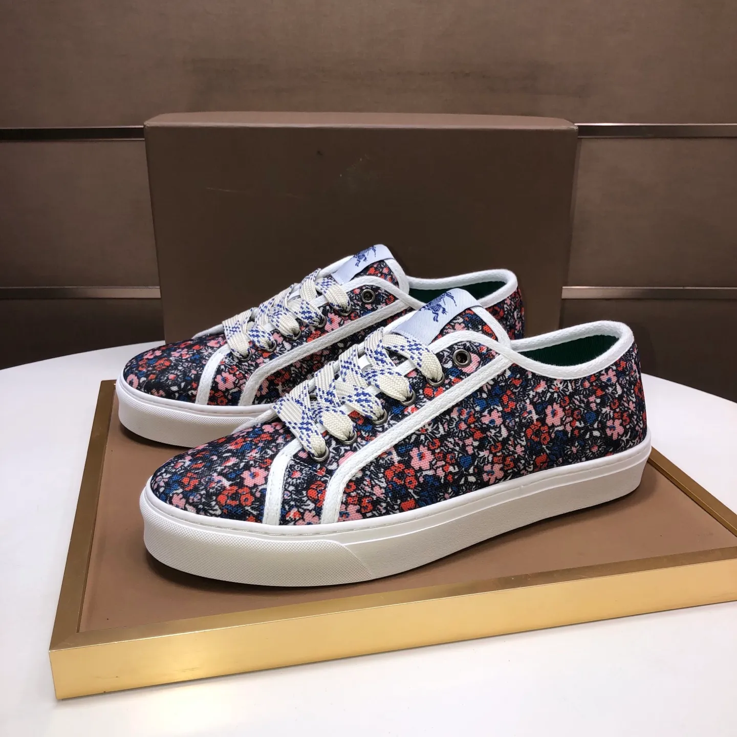 Men's shoes💰460💰【Burberry】Classic low-top sneakers｜Imported cowhide with classic plaid fabric｜Sheepskin lining｜Original outsole｜Fine workmanship and comfortable to wear Size: 38-44 (customized at 45)